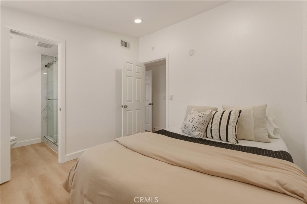 https://media.crmls.org/medias/165370fd-c6ca-491d-a0d0-98d4b07774a6.jpg?preset=X-Large