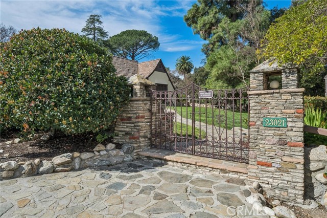 Detail Gallery Image 2 of 31 For 23021 8th St, Newhall,  CA 91321 - 2 Beds | 2 Baths