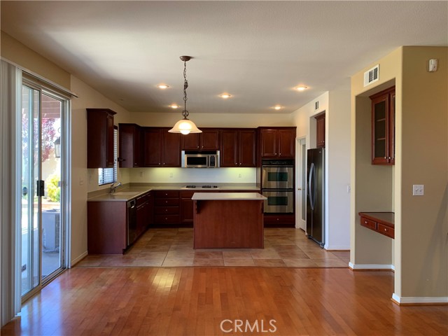 33782 Channel Street, Temecula CA: https://media.crmls.org/medias/165439b8-c350-4b6e-9d8d-fc74f1fa21a9.jpg