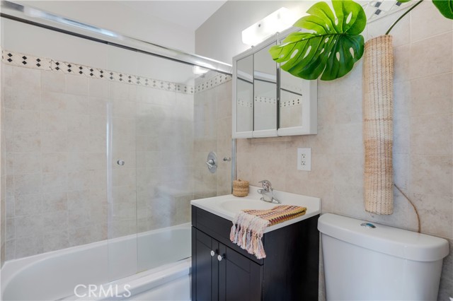 Detail Gallery Image 16 of 21 For 17434 Tiara St, Encino,  CA 91316 - 3 Beds | 2 Baths