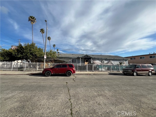 8870 S Figueroa Street, Los Angeles, California 90003, ,Residential Income,For Sale,8870 S Figueroa Street,CRTR24055218