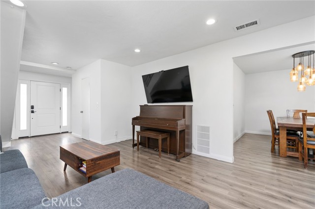 805 S Plymouth Place, Anaheim CA: https://media.crmls.org/medias/16559608-f55d-452f-91e5-073772a76cda.jpg