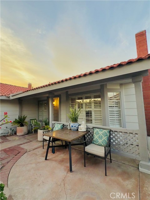 1455 Cresta, Corona CA: https://media.crmls.org/medias/16562203-410f-46dc-91ba-a6d27b5d3ff3.jpg