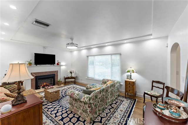 Detail Gallery Image 5 of 26 For 4734 N Harrison Ave, Fresno,  CA 93704 - 3 Beds | 2 Baths