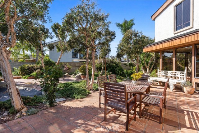 Detail Gallery Image 23 of 53 For 3902 Legend Cir, Huntington Beach,  CA 92649 - 6 Beds | 2/1 Baths