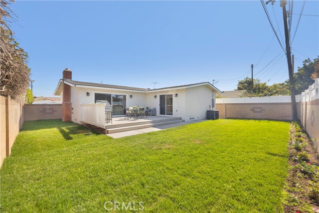 8381 E Blithedale Street, Long Beach CA: https://media.crmls.org/medias/16576016-b6cd-4d56-ac30-489614568d0f.jpg