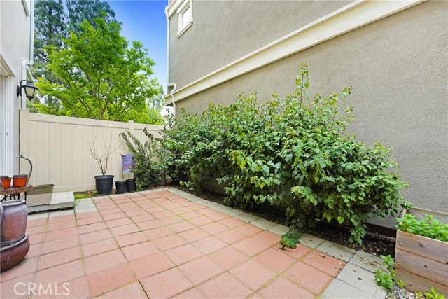 9126 Foster Lane, Chatsworth CA: https://media.crmls.org/medias/1657c67b-5b45-435b-b13a-f910e149be9d.jpg