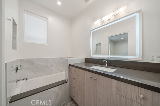 Detail Gallery Image 34 of 62 For 101 via Colusa, Redondo Beach,  CA 90277 - 4 Beds | 4/1 Baths