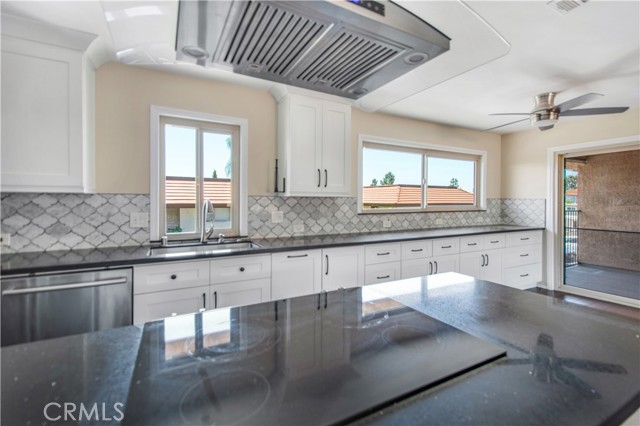 Detail Gallery Image 3 of 29 For 901 Citrus Dr 17b,  La Habra,  CA 90631 - 2 Beds | 2 Baths