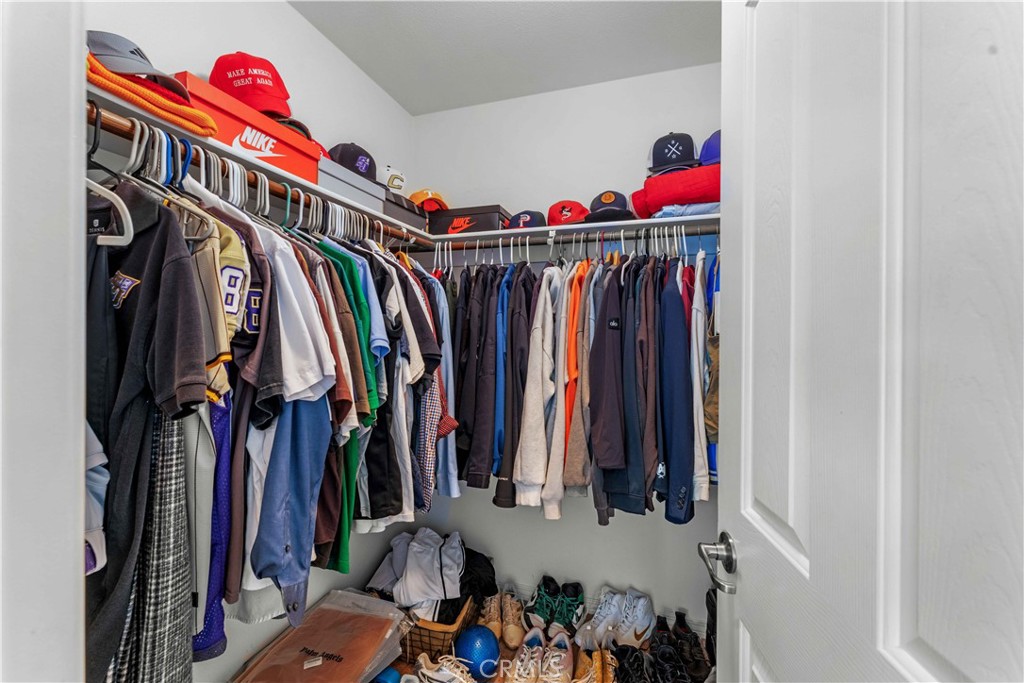 https://media.crmls.org/medias/16599ff3-971e-4228-b3ab-8cd501ba41e5.jpg?preset=X-Large