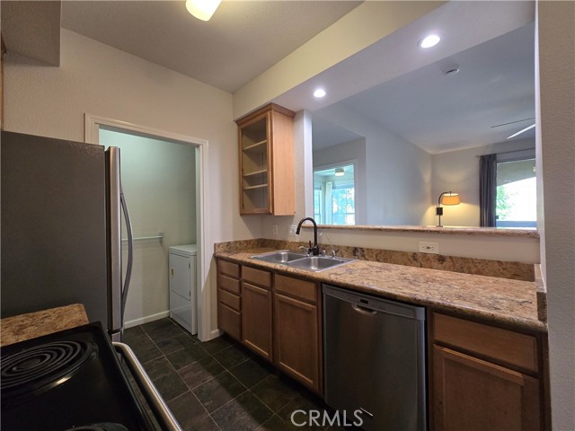 Detail Gallery Image 9 of 22 For 375 Central Ave #14,  Riverside,  CA 92507 - 2 Beds | 2 Baths