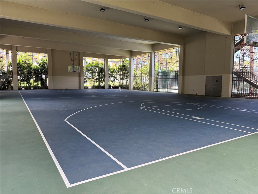 https://media.crmls.org/medias/165a5496-a9b1-466f-8806-f603084e5e5d.jpg?preset=X-Large