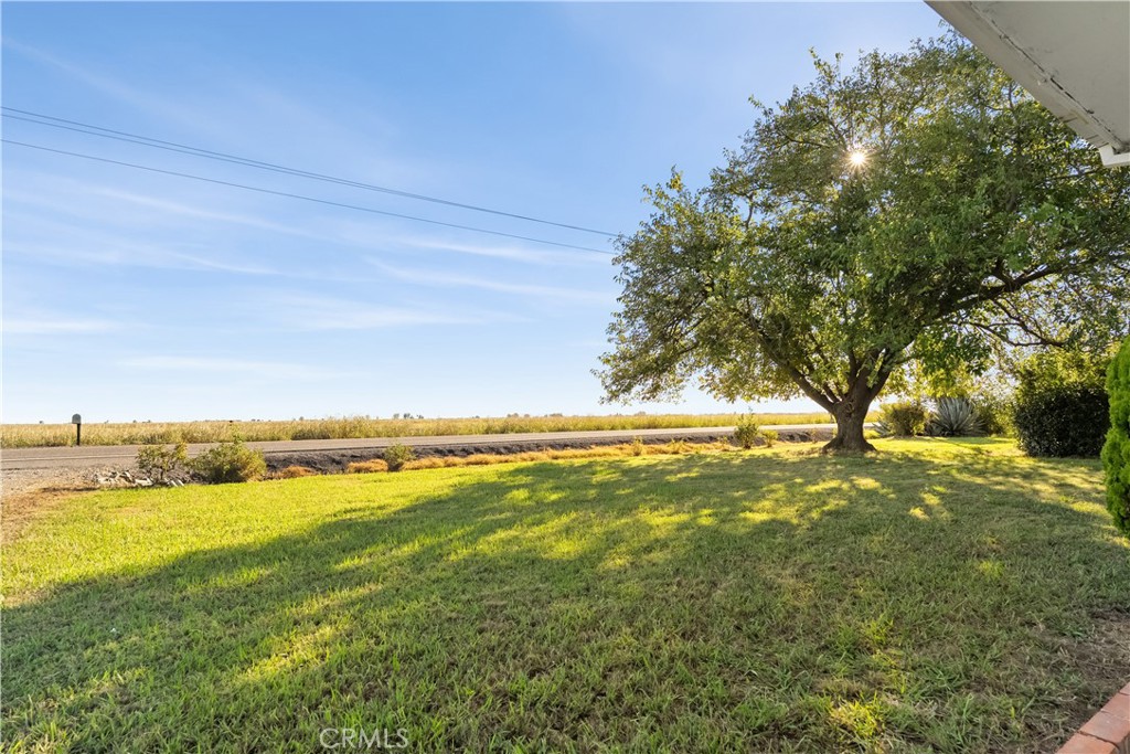 https://media.crmls.org/medias/165a6807-ffbb-4e52-8f6d-94613f0544b7.jpg?preset=X-Large