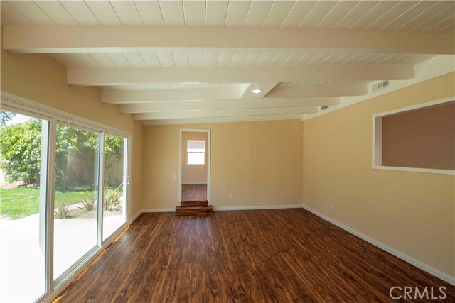 6911 Enfield Avenue, Reseda CA: https://media.crmls.org/medias/165a9186-045f-4109-99eb-76eacc467044.jpg