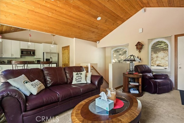 Detail Gallery Image 6 of 25 For 1053 Lausanne Dr, Crestline,  CA 92325 - 3 Beds | 2/1 Baths