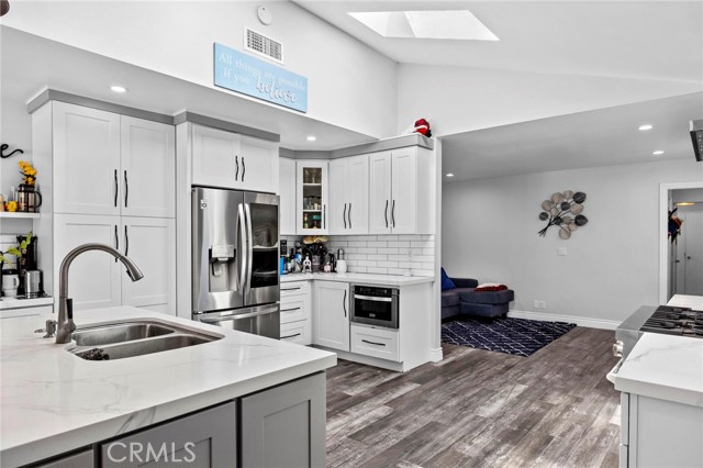 Detail Gallery Image 10 of 40 For 6800 Berry Ave, Buena Park,  CA 90620 - 2 Beds | 2 Baths