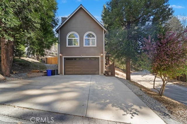 Detail Gallery Image 2 of 44 For 27312 Little Bear, Lake Arrowhead,  CA 92317 - 4 Beds | 4/1 Baths