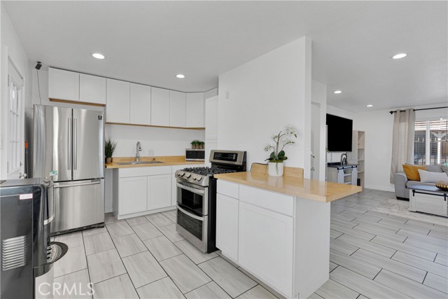 Detail Gallery Image 3 of 14 For 44347 Stanridge Ave, Lancaster,  CA 93535 - 3 Beds | 1 Baths