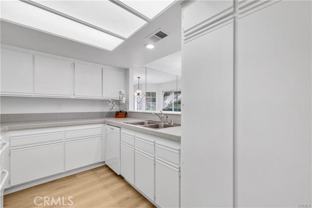 Detail Gallery Image 9 of 54 For 1005 S Rising Sun Ct, Anaheim,  CA 92808 - 3 Beds | 2/1 Baths