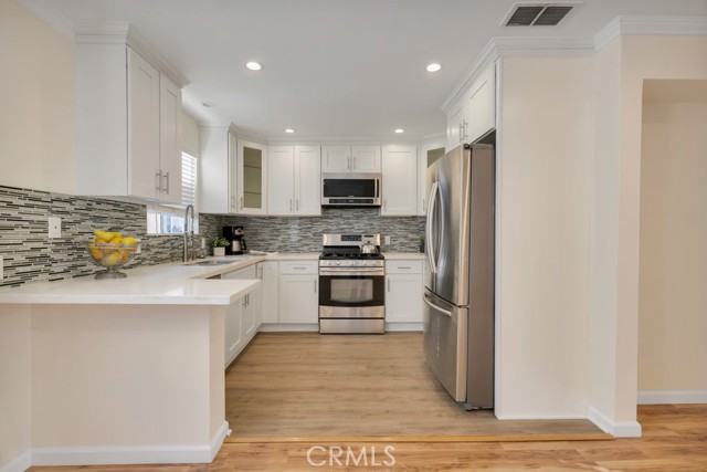 Detail Gallery Image 8 of 37 For 8958 Burnet Ave #E6,  North Hills,  CA 91343 - 3 Beds | 2/1 Baths