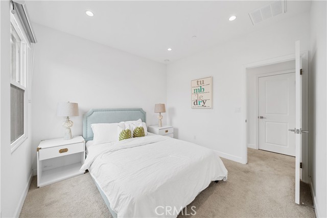 Detail Gallery Image 32 of 37 For 67 Runner, Irvine,  CA 92620 - 3 Beds | 3/1 Baths