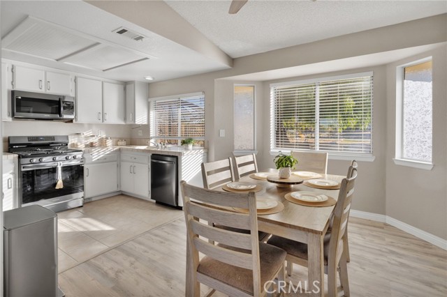 Detail Gallery Image 8 of 55 For 15005 Mesquite St, Hesperia,  CA 92345 - 4 Beds | 2 Baths