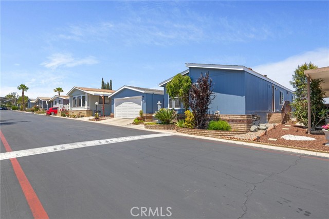 1550 Rimpau Avenue, Corona CA: https://media.crmls.org/medias/165ebc9a-2bfb-40c9-8b7b-9d0a24d3b5a8.jpg