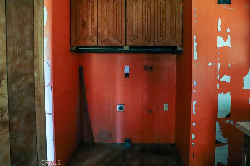 https://media.crmls.org/medias/165f56f9-9214-44df-8933-8d6d7b90a337.jpg?preset=X-Large
