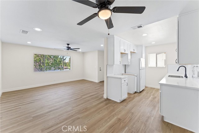 Detail Gallery Image 10 of 27 For 1382 via Santiago, Corona,  CA 92882 - 2 Beds | 1 Baths