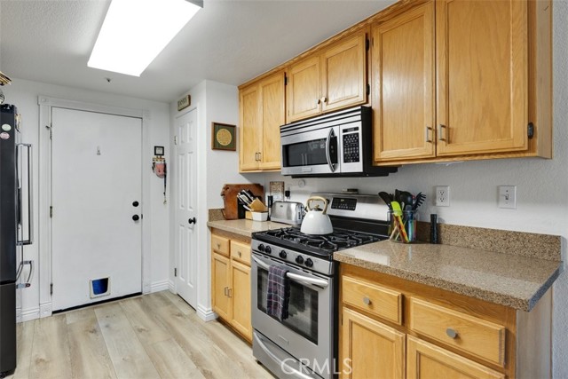 1611 Burnside Avenue photo 7