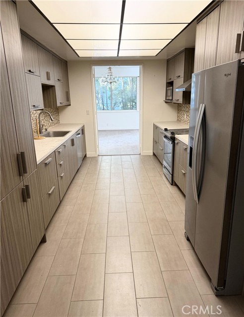 Detail Gallery Image 3 of 19 For 241 S Reeves Dr #302,  Beverly Hills,  CA 90212 - 2 Beds | 2/1 Baths