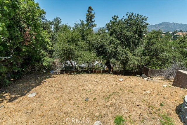 1967 Hilldale Drive, La Canada Flintridge CA: https://media.crmls.org/medias/1661d4fc-9e6a-4368-bdec-044ebf5fd756.jpg