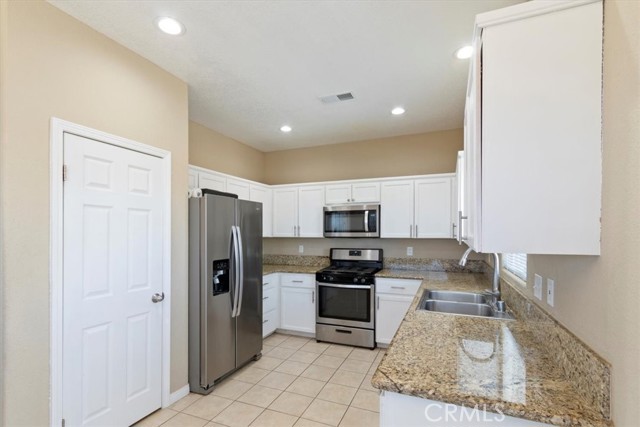 Detail Gallery Image 9 of 27 For 8173 Viburnum, California City,  CA 93505 - 3 Beds | 2 Baths
