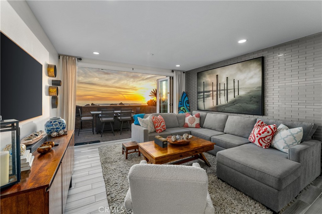 700 The Strand - photo 5