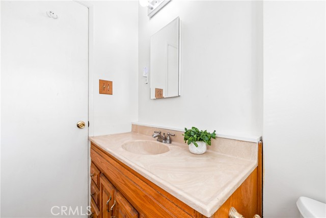 Detail Gallery Image 32 of 51 For 13846 Eastbrook Ave, Bellflower,  CA 90706 - 3 Beds | 1/1 Baths