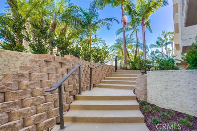 Beautiful recently refreshed landscpaing in the front walkway to the lobby