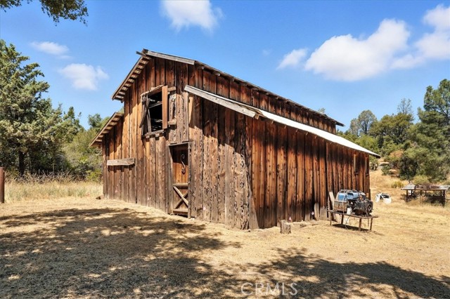 46467 Bissett Station Road, Oakhurst CA: https://media.crmls.org/medias/16639fed-28b2-4581-9a6f-6bef8e0007be.jpg