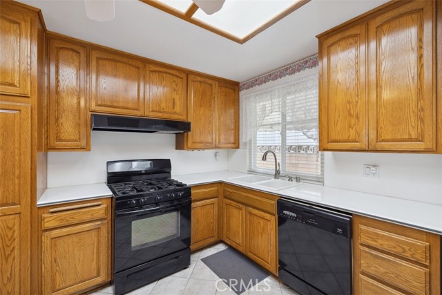 Detail Gallery Image 4 of 26 For 2983 Rosette St, Simi Valley,  CA 93065 - 4 Beds | 2 Baths