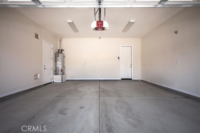 19472 Crystal Springs Lane, Apple Valley CA: https://media.crmls.org/medias/1664543f-377e-44f6-ac24-f2fe2d91b00c.jpg
