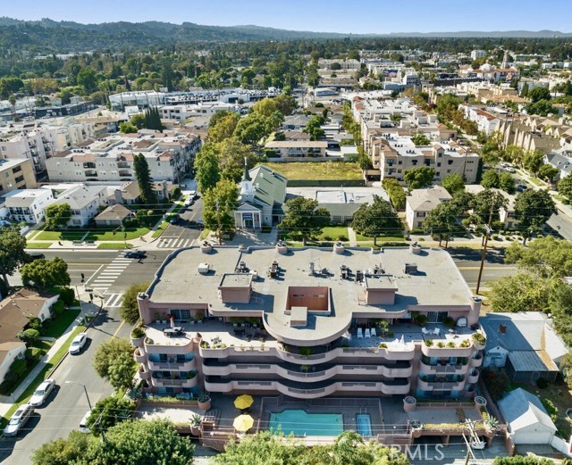 Detail Gallery Image 8 of 8 For 4310 Cahuenga Bld #103,  Toluca Lake,  CA 91602 - 2 Beds | 2/1 Baths