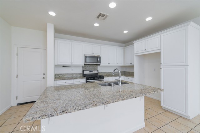 Detail Gallery Image 9 of 42 For 3076 E via Rosso, Ontario,  CA 91764 - 3 Beds | 2 Baths