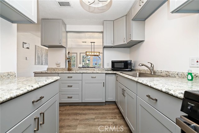 39325 Lodge Road, Fawnskin CA: https://media.crmls.org/medias/16652308-8588-417a-8eac-1b1e28ea75c8.jpg