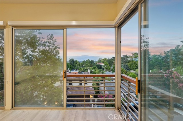 Detail Gallery Image 7 of 75 For 13424 Contour Dr, Sherman Oaks,  CA 91423 - 3 Beds | 4 Baths