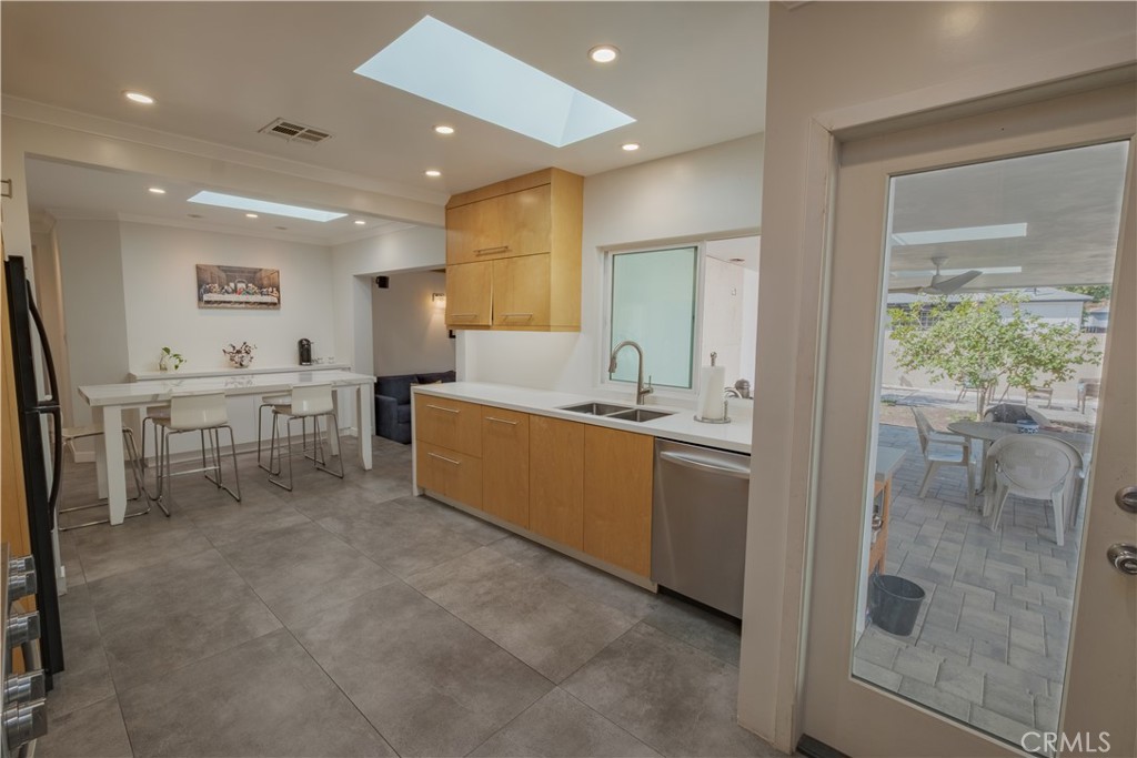 MLS #DW25230830 image #9