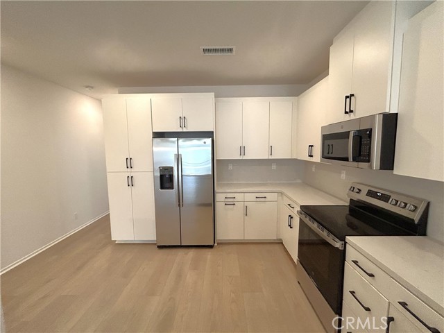 Detail Gallery Image 9 of 34 For 8444 Milk Thistle Ln, Chino,  CA 91708 - 4 Beds | 4 Baths