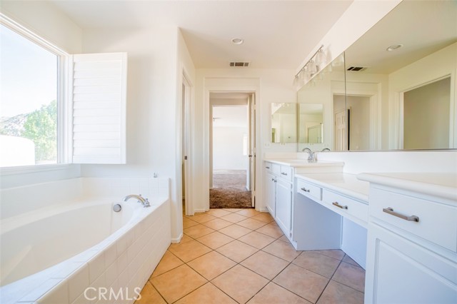 Detail Gallery Image 11 of 31 For 3653 Alhambra, Perris,  CA 92571 - 4 Beds | 3/1 Baths