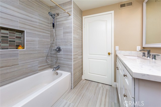 19905 Eagle Ridge Lane, Porter Ranch CA: https://media.crmls.org/medias/1667b44b-bf86-490d-9913-8a4d68401ada.jpg