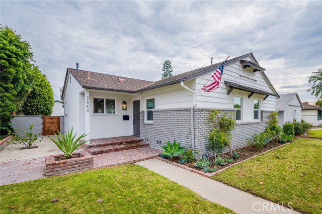 Detail Gallery Image 2 of 29 For 2640 N Buena Vista St, Burbank,  CA 91504 - 3 Beds | 2 Baths