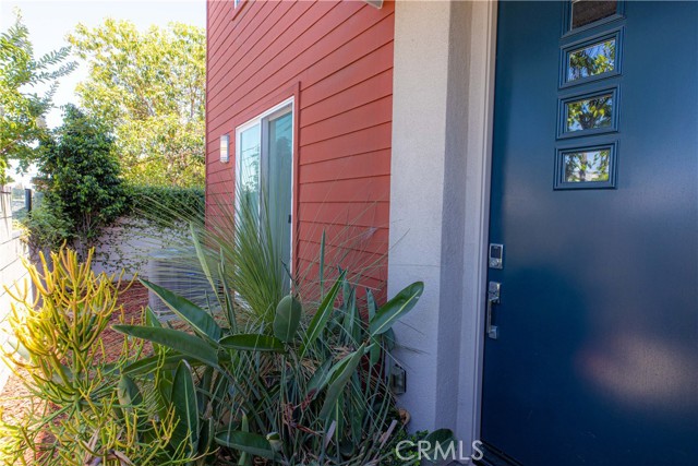 Detail Gallery Image 2 of 28 For 5786 Acacia Ln, Lakewood,  CA 90712 - 3 Beds | 2/2 Baths