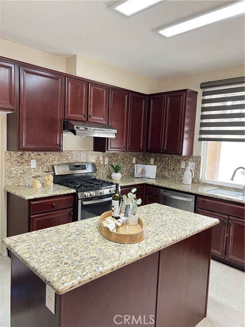 Detail Gallery Image 11 of 49 For 36613 Wandering Pl, Murrieta,  CA 92563 - 5 Beds | 4 Baths